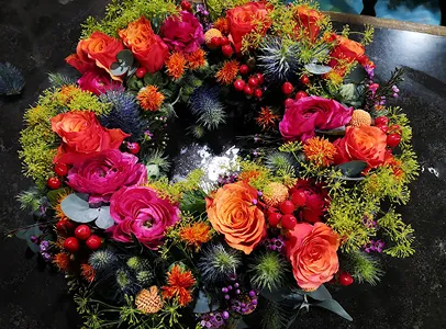 Couronnes de fleurs fraîches ou séchées pour toute occasion, composées à la demande par votre artisan fleuriste de Rambouillet - Yvelines